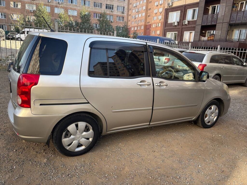 Toyota Raum: 2005 г., 1.5 л, Автомат, Бензин, Минивэн: фото 4
