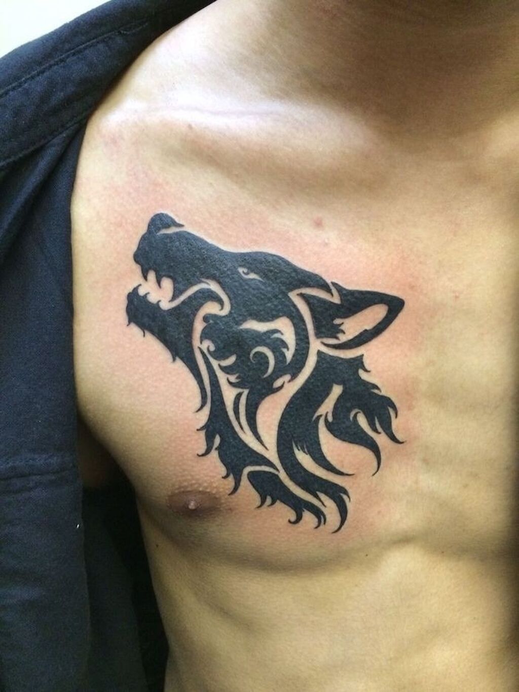 татуировка на груди у мужчин волк фото 69