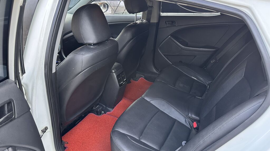 Kia K5: 2011 г., 2 л, Автомат, Газ, Седан: фото 8