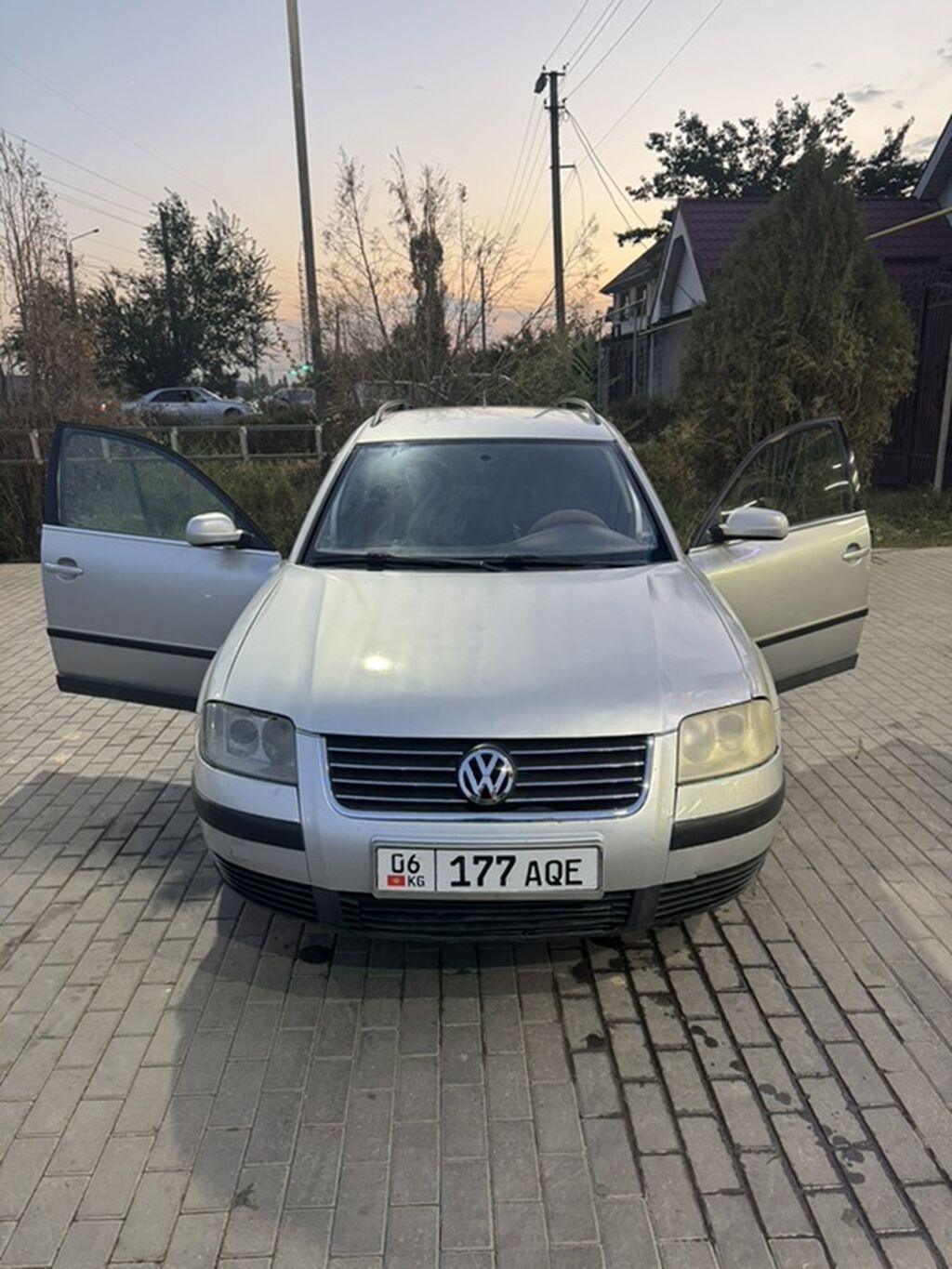 Volkswagen Passat: 2001 г., 1.8 л, Механика, Бензин, Универсал: фото 5