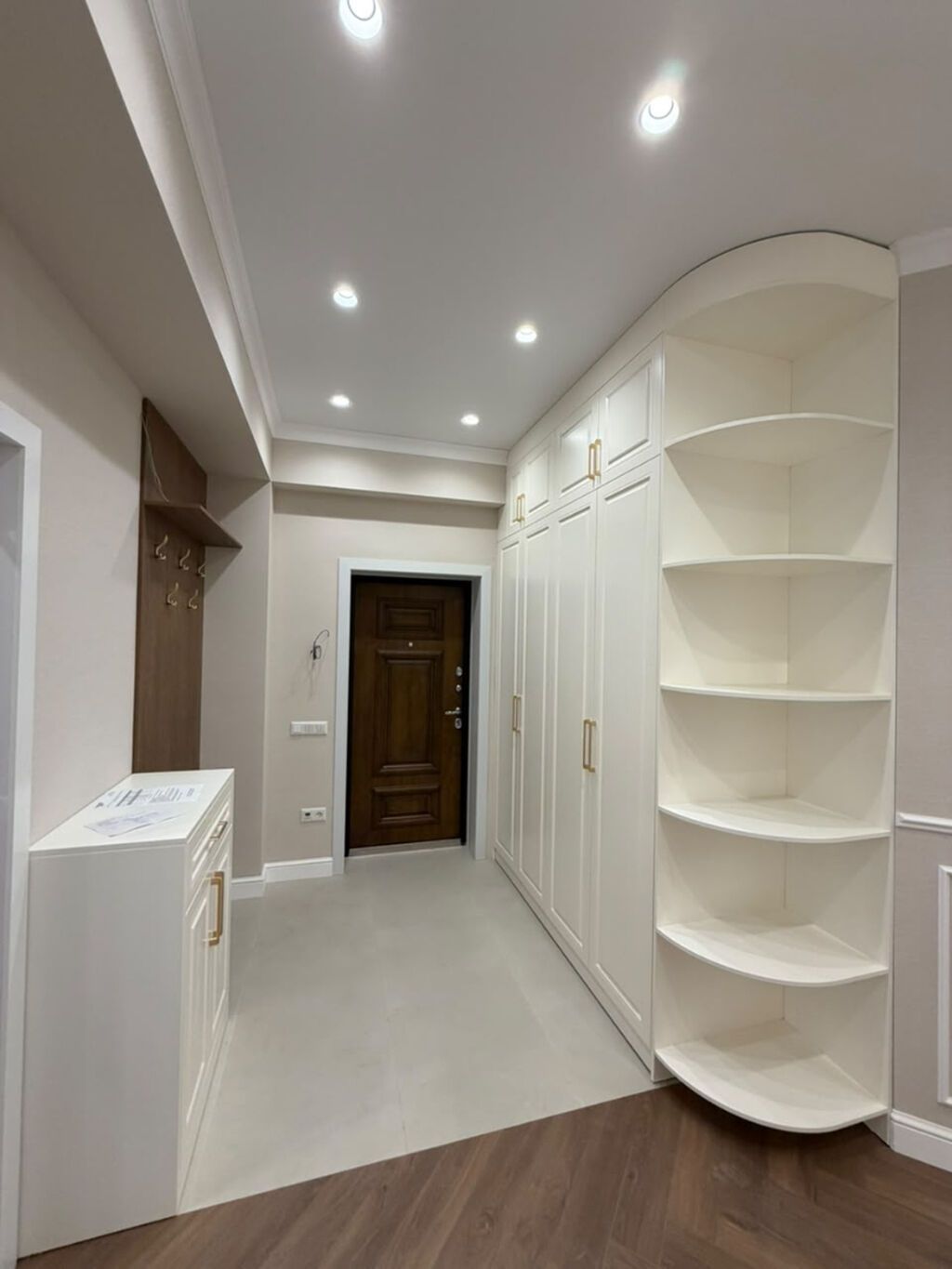 3 комнаты, 126 м², бульвар Эркиндик Элитка, 3 этаж, Дизайнерский ремонт
