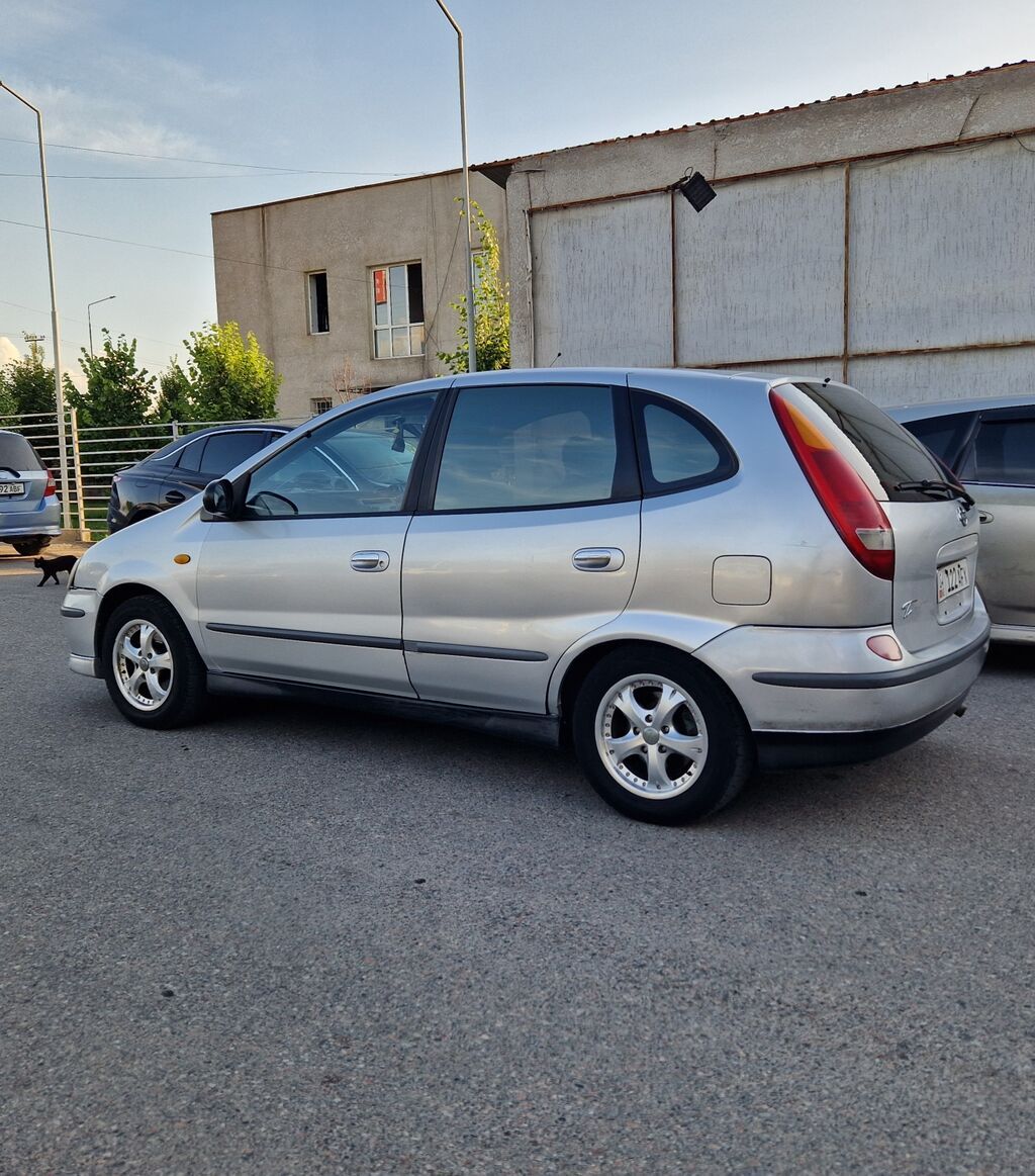 Nissan Tino 2000 г., минивэн: фото 2