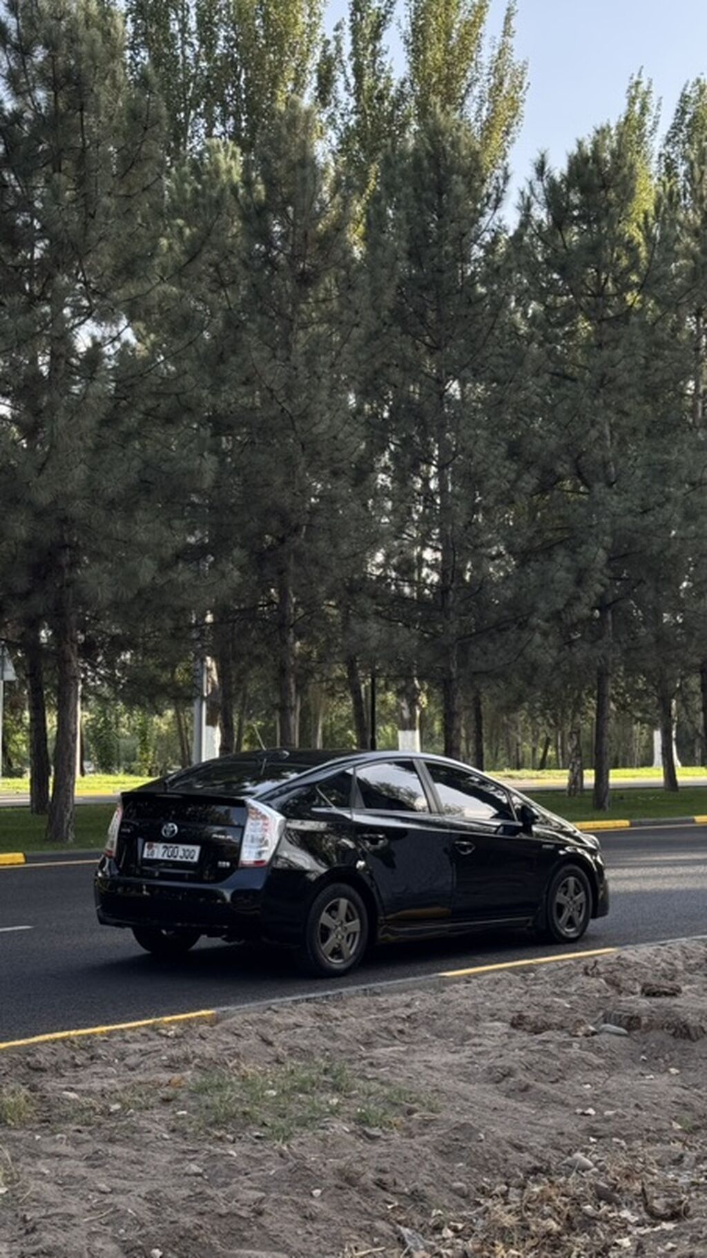 Toyota Prius: 2012 г., Автомат, Гибрид, Хэтчбэк: фото 3