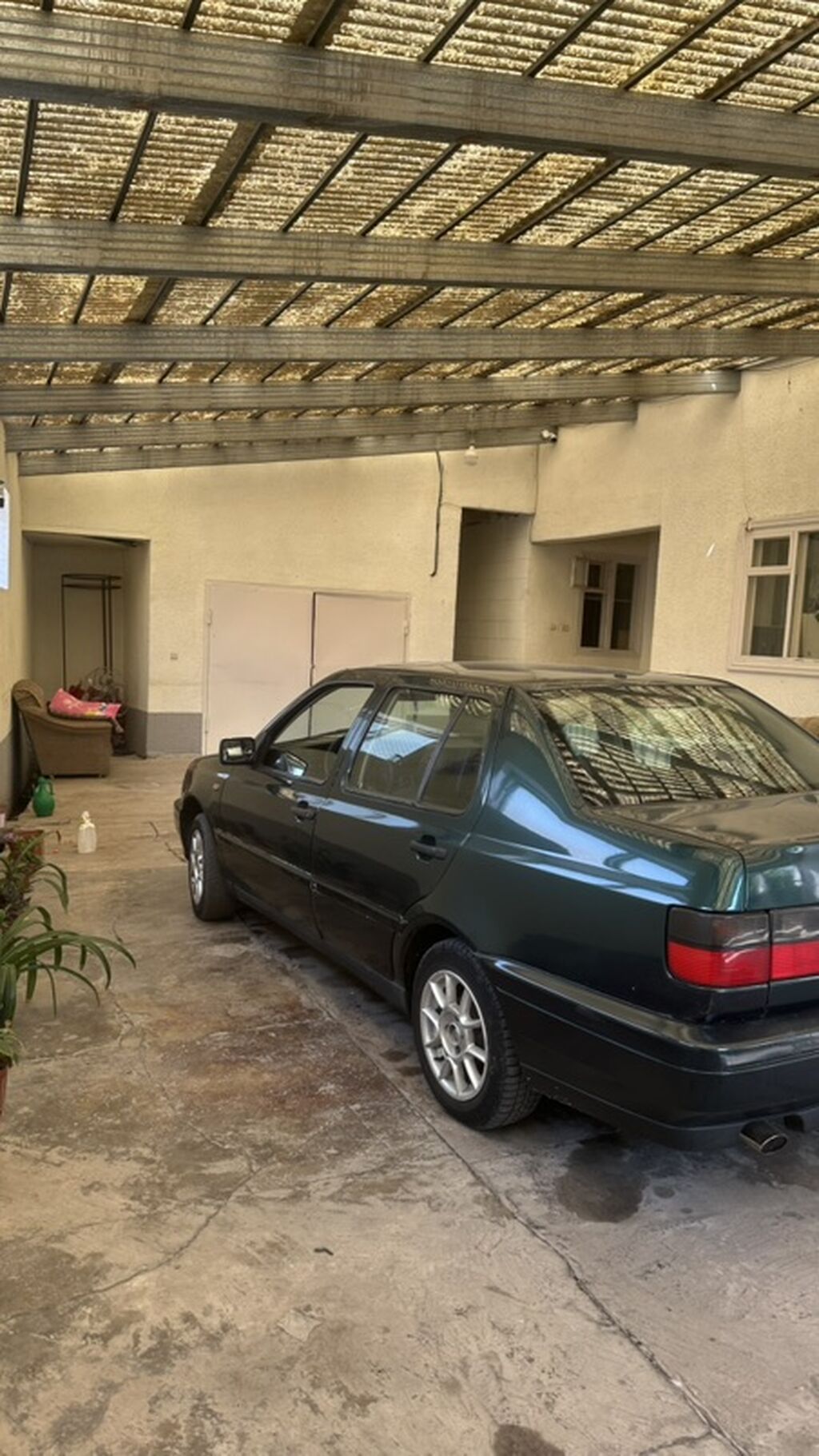 Volkswagen Vento: 1997 г., 1.6 л, Механика, Бензин, Седан: фото 3