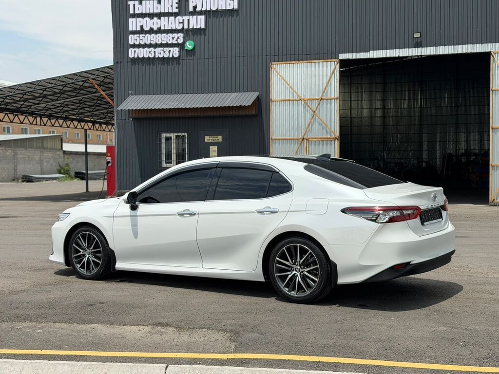 Toyota Camry: 2023 г., 2.5 л, Автомат, Бензин, Седан: фото 3