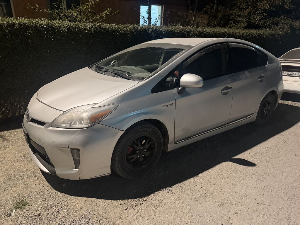 Toyota Prius: 2012 г., 1.8 л, Вариатор, Гибрид, Хэтчбэк: фото 1