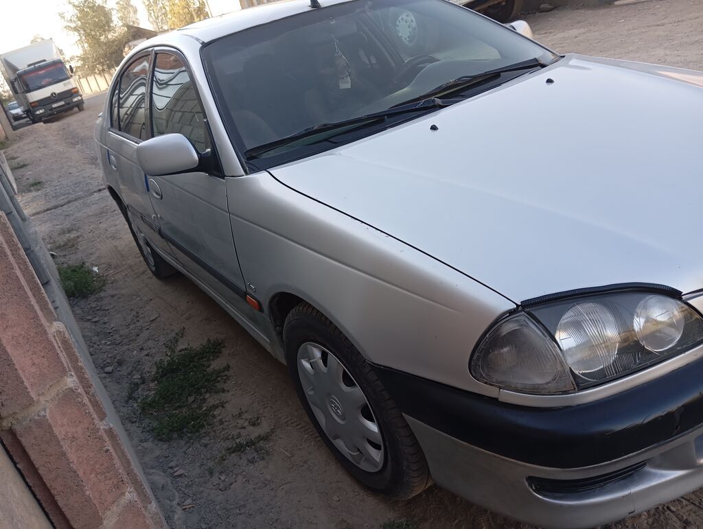 Toyota Avensis: 1999 г., 1.8 л, Механика, Бензин, Седан: фото 5