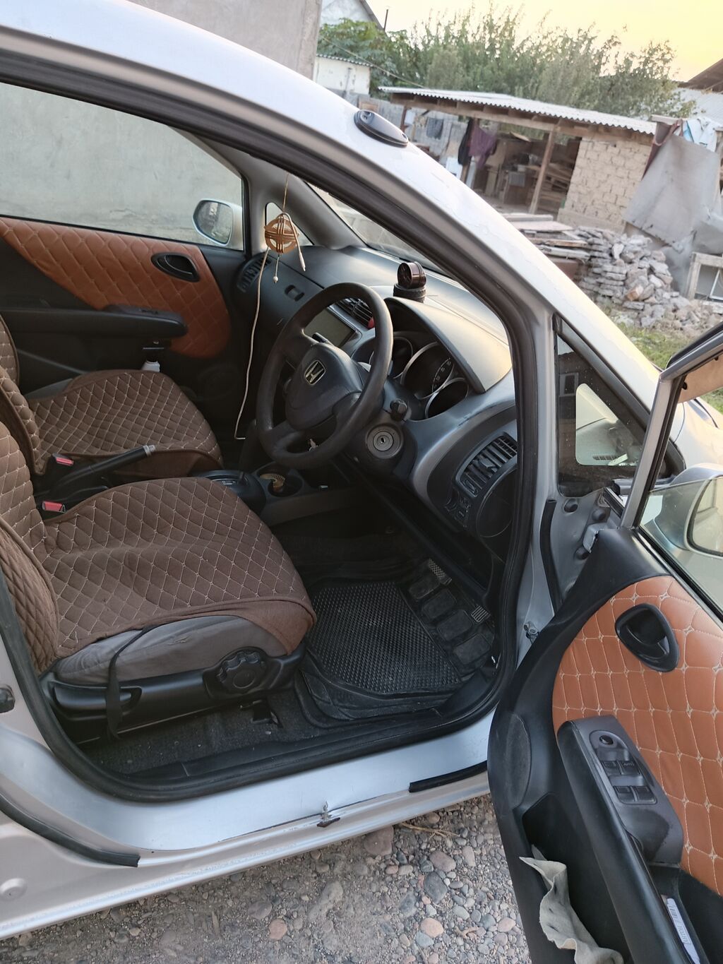 Honda Fit: 2004 г., 1.3 л, Вариатор, Бензин, Хэтчбэк: фото 8