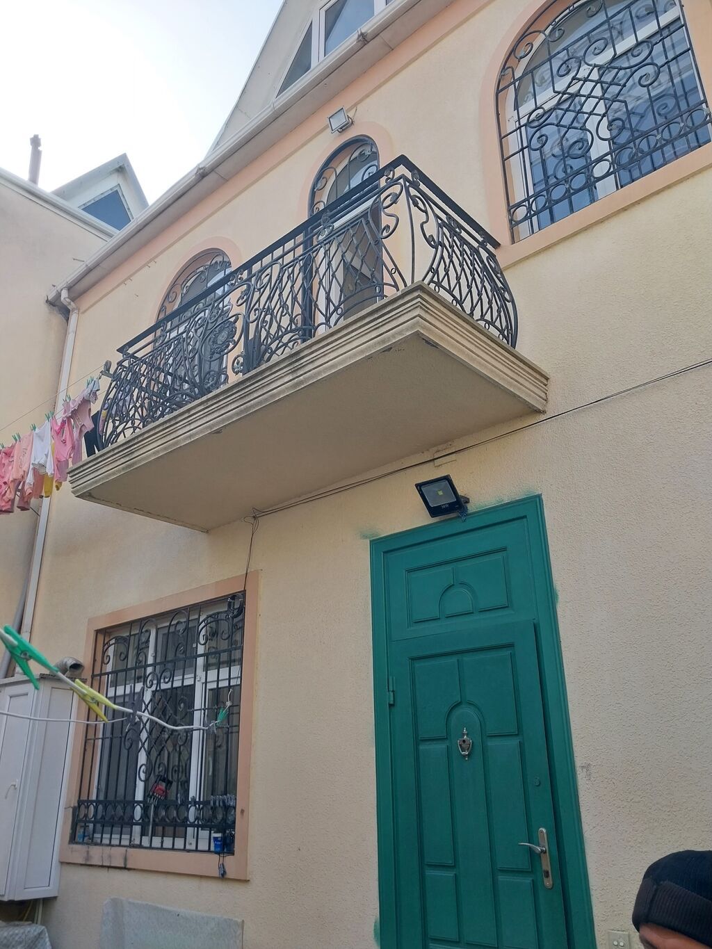 Bakıxanov qəs. 4 otaqlı, 190 kv. m, Orta təmir