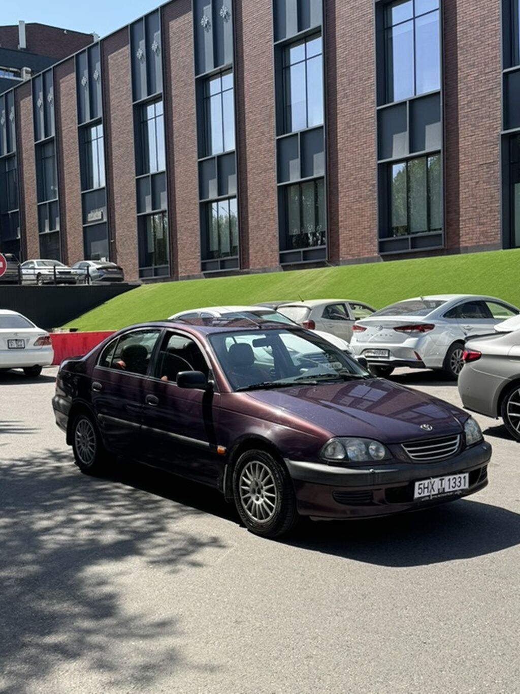 Toyota Avensis: 2000 г., 2 л, Механика, Бензин, Седан: фото 2