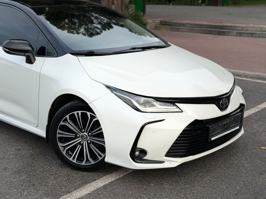 Toyota Corolla: 2019 г., 1.6 л, Автомат, Бензин, Седан: фото 2