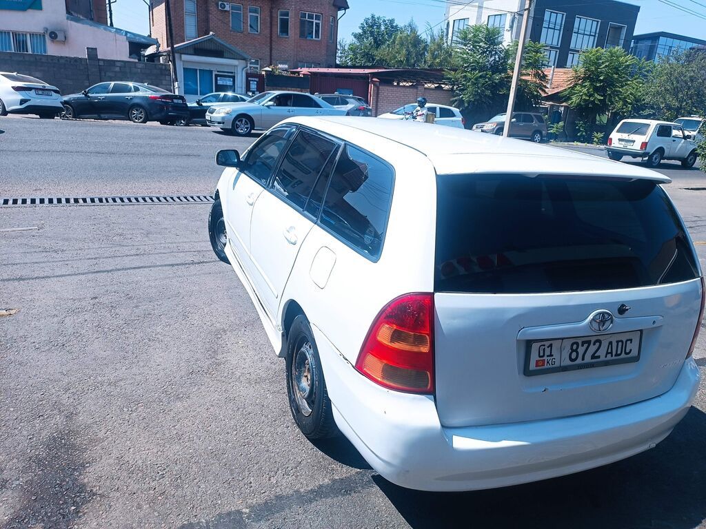 Toyota : 2001 г., 1.8 л, Автомат, Бензин, Универсал: фото 6