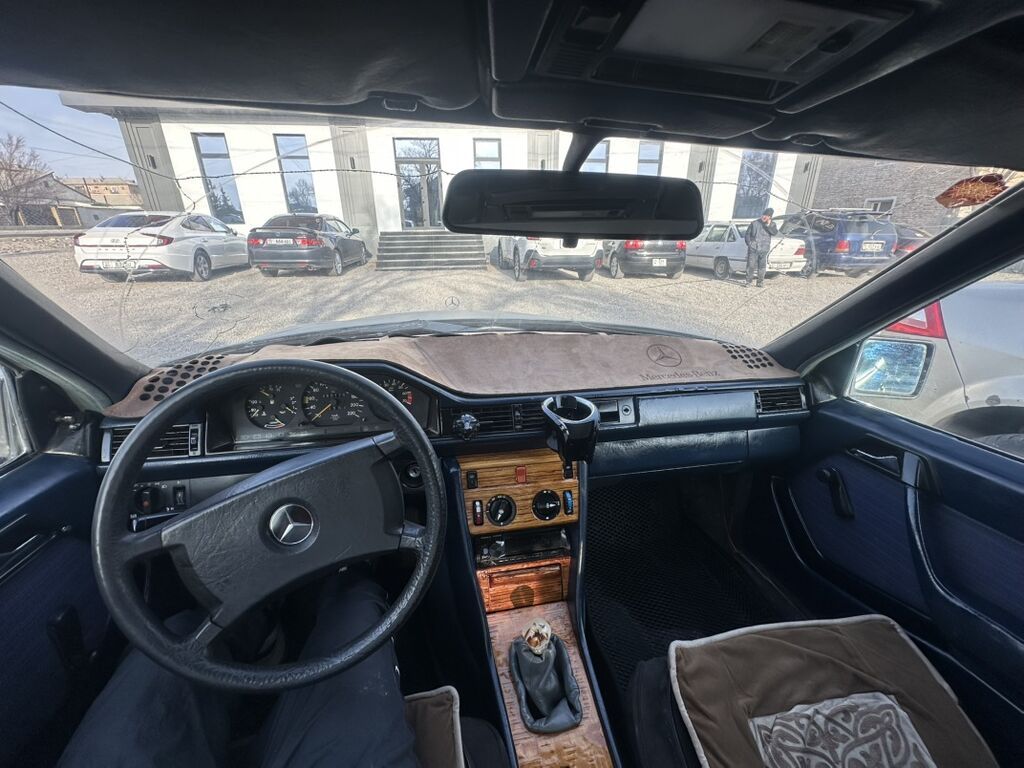 Mercedes-Benz W124