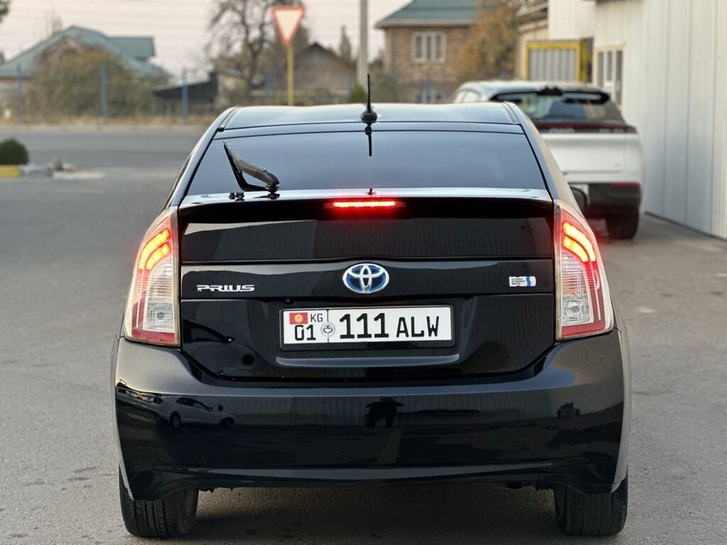 Toyota Prius: 2013 г., 1.8 л, Вариатор, Гибрид, Хэтчбэк: фото 3
