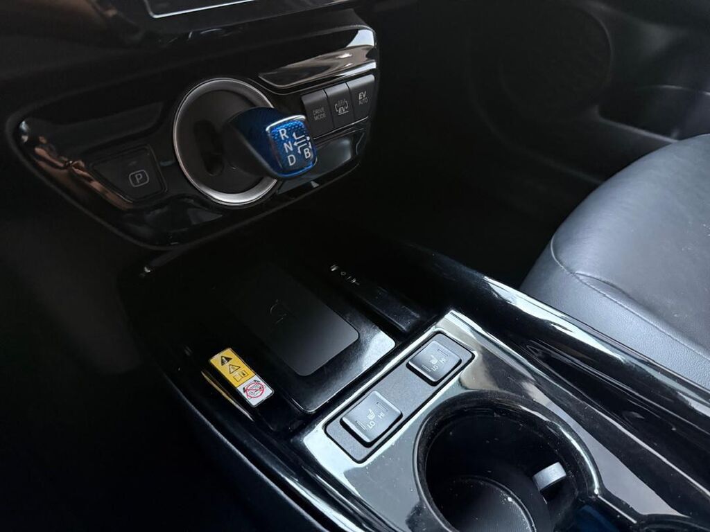 Toyota Prius: 2019 г., 1.8 л, Автомат, Гибрид, Хэтчбэк: фото 5