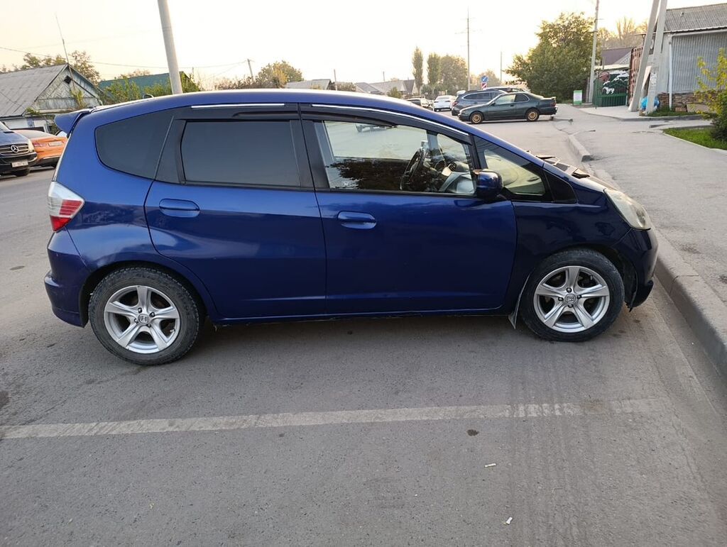 Honda Fit: 2009 г., 1.5 л, Автомат, Бензин, Хэтчбэк: фото 6