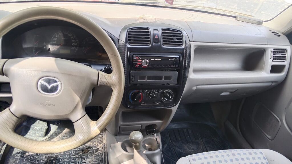 Mazda Demio: 2000 г., 1.5 л, Механика, Бензин, Хэтчбэк: фото 5