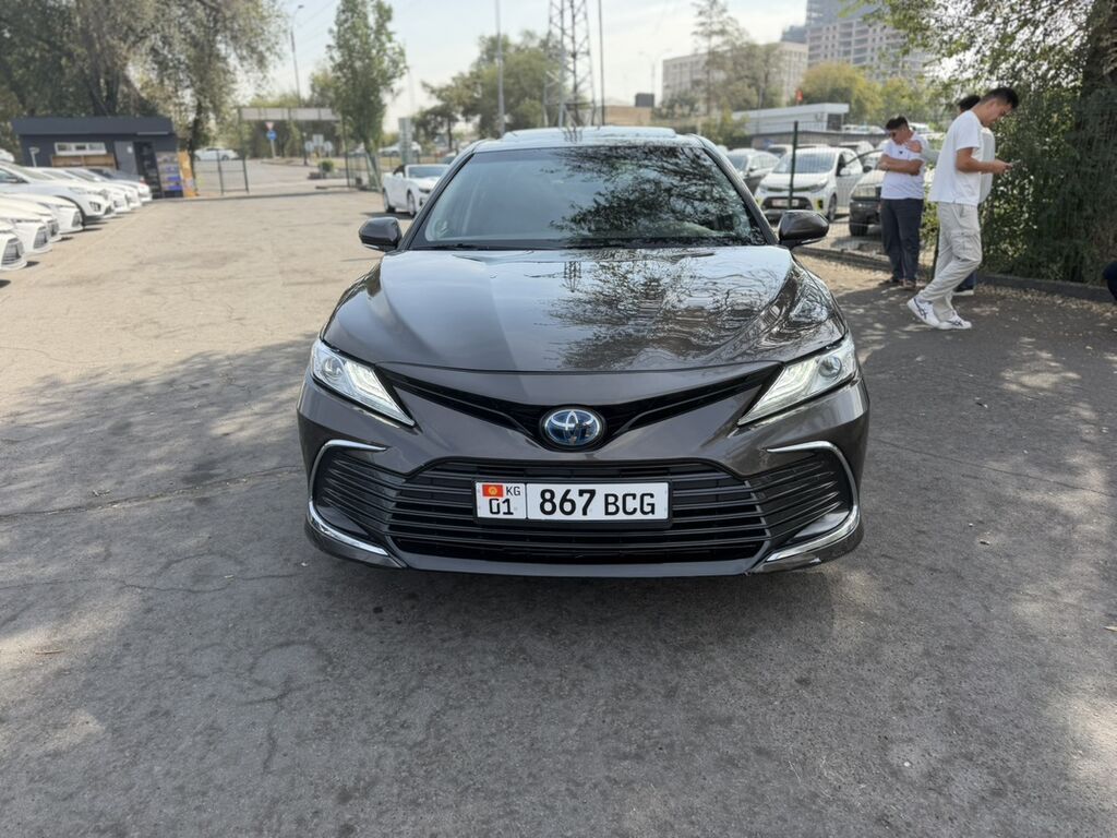 Toyota Camry: 2022 г., 2.5 л, Вариатор, Гибрид, Седан: фото 2