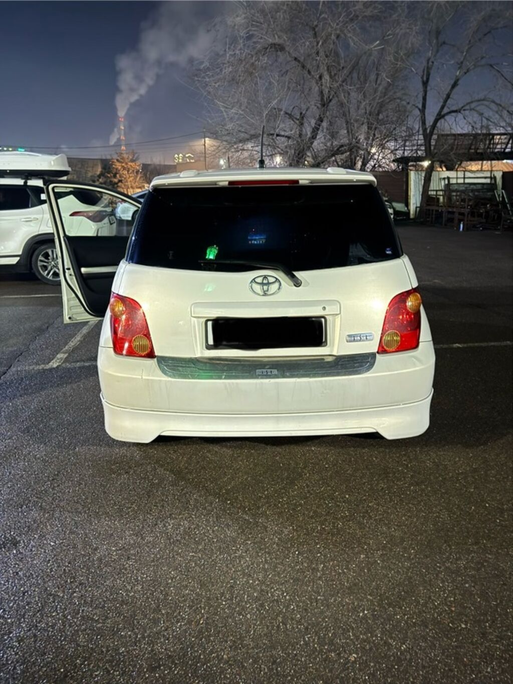 Toyota Ist: 2003 г., 1.3 л, Автомат, Бензин, Хэтчбэк: фото 3
