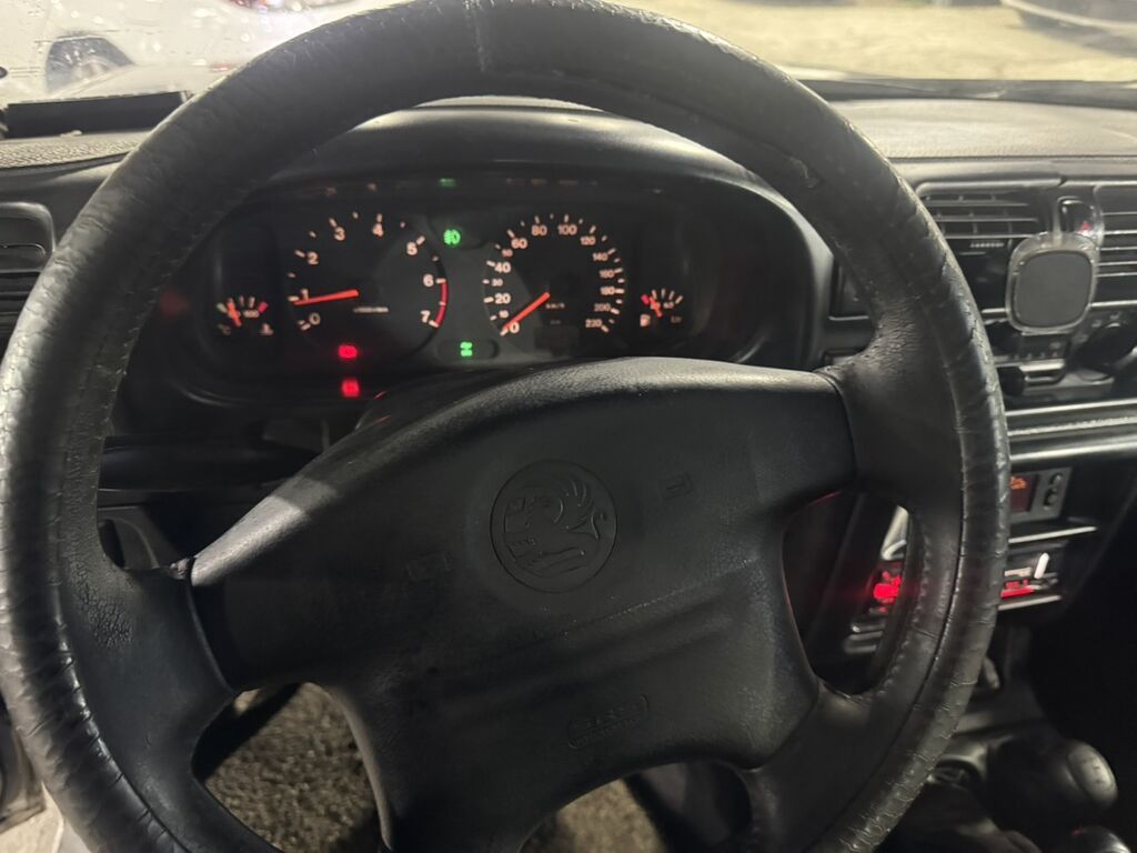 Opel Frontera: 2002 г., 2.2 л, Механика, Бензин, Внедорожник: фото 6