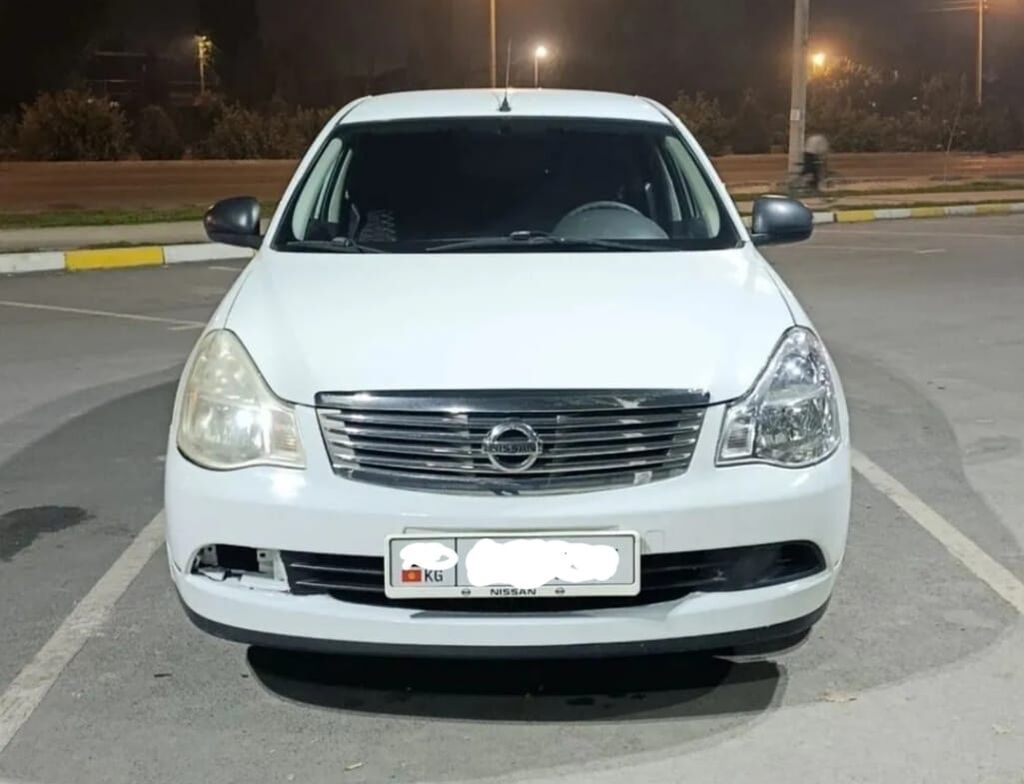 Nissan Tiida: 2015 г., 1.6 л, Механика, Бензин, Седан: фото 2