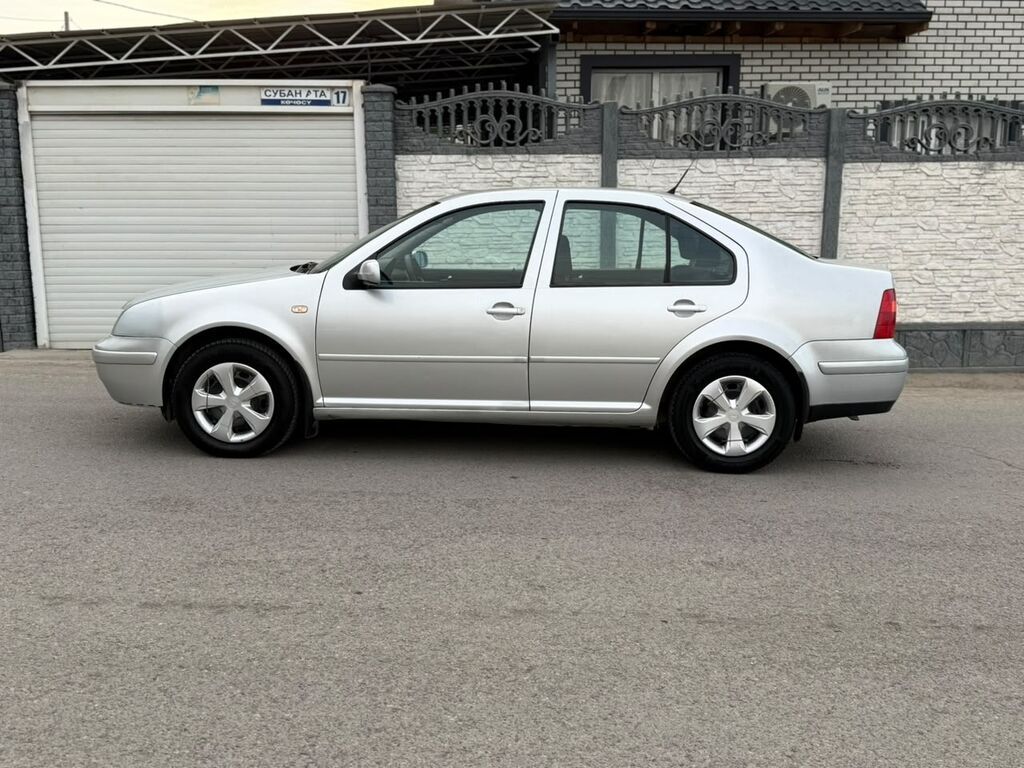 Volkswagen Bora: 2002 г., 1.6 л, Автомат, Бензин, Седан: фото 4