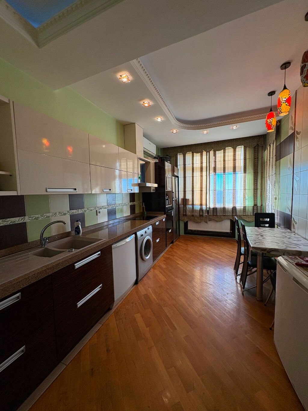 Bakıxanov qəs., 3 otaqlı, Yeni tikili, 178 kv. m