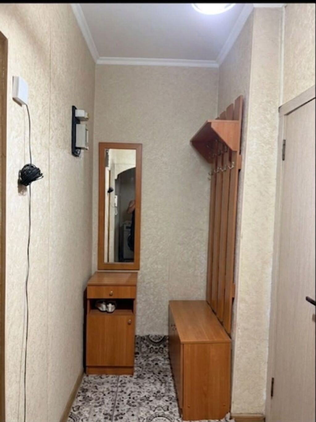 Шкаф в прихожую Состав и размеры: - Вешалка настенная с верхней