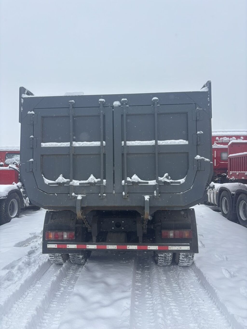 Самосвал HOWO (Sinotruk) 6x4 Основные характеристики: - Колесная: фото 4