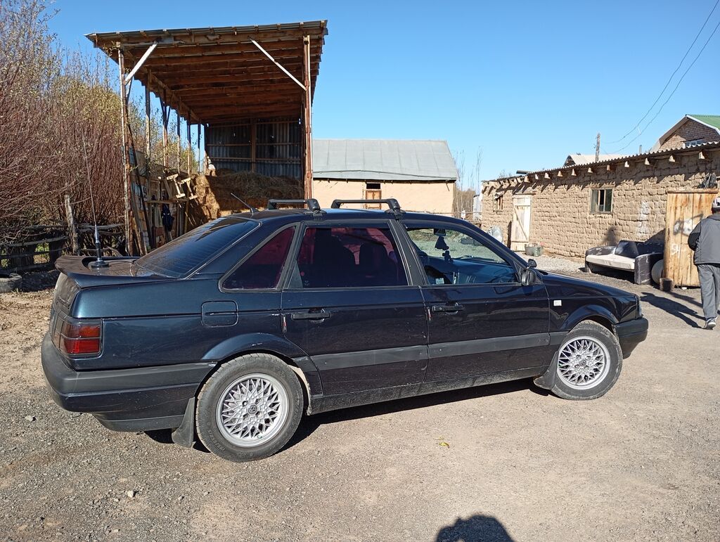 Volkswagen Passat: 1990 г., 1.8 л, Механика, Бензин, Седан: фото 5