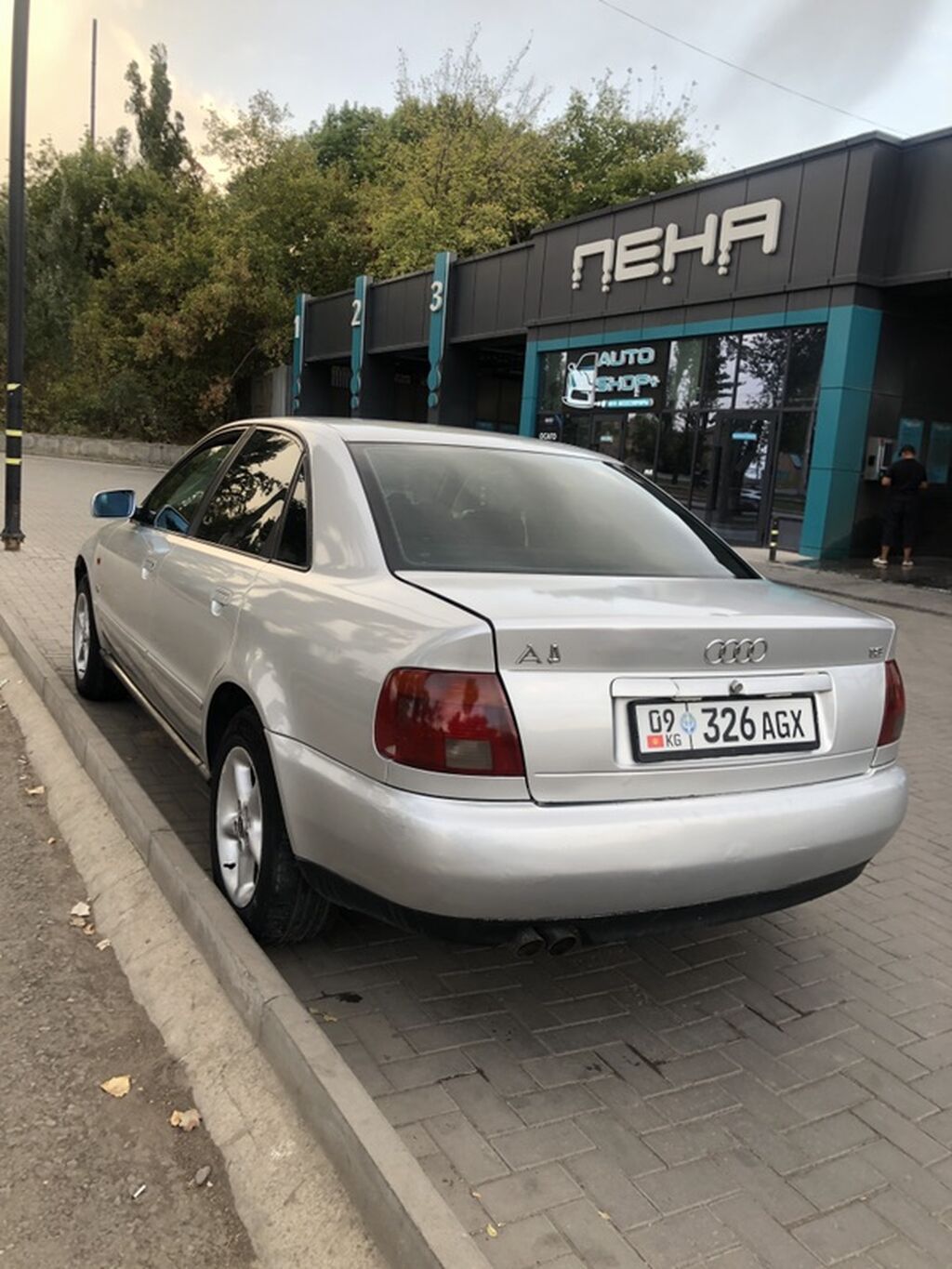 Audi A4: 1995 г., 1.8 л, Механика, Бензин, Седан: фото 5