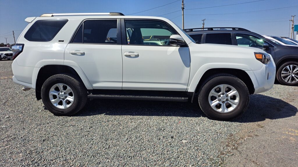 Toyota 4Runner: 2020 г., 4 л, Автомат, Бензин, Внедорожник: фото 2