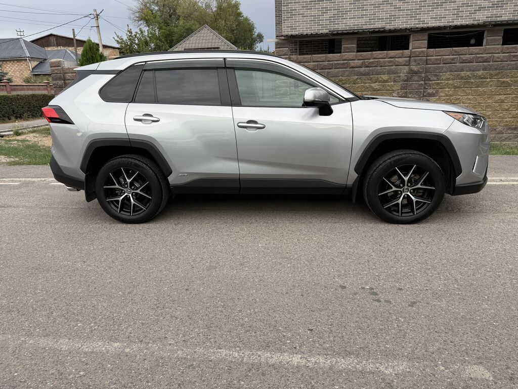 Toyota RAV4: 2019 г., 2.5 л, Автомат, Гибрид, Кроссовер: фото 8