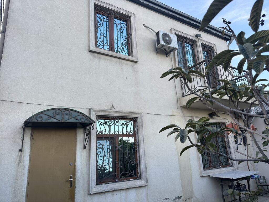 5 otaqlı, 200 kv. m, Yeni təmirli