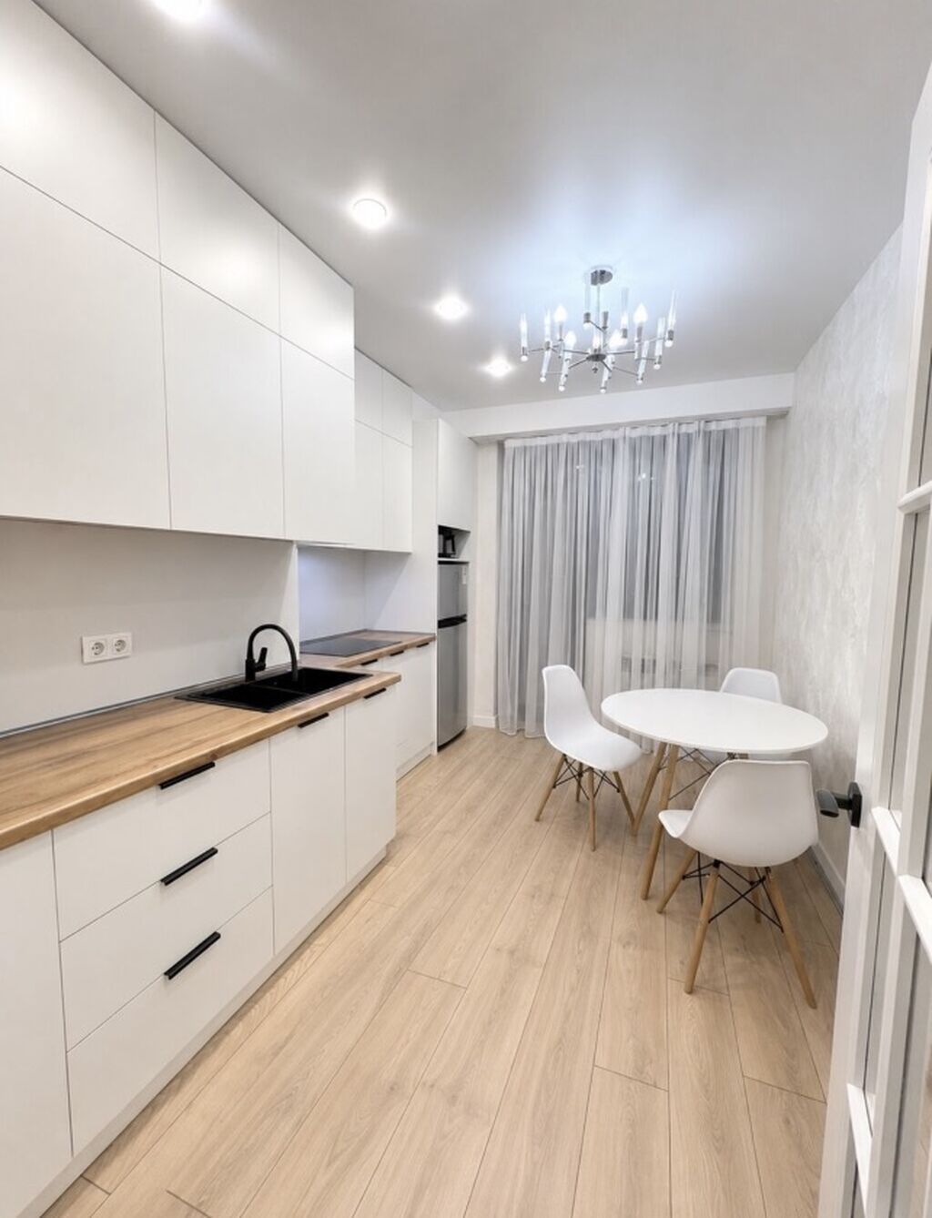 Студия, 42 м², Элитка, 10 этаж, Свежий ремонт: фото 1