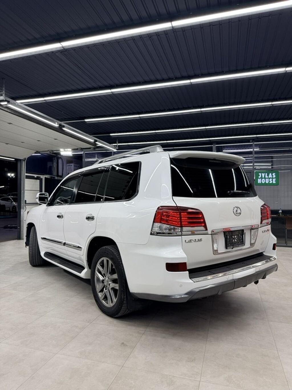 Lexus LX: 2012 г., 5.7 л, Автомат, Бензин, Внедорожник: фото 4