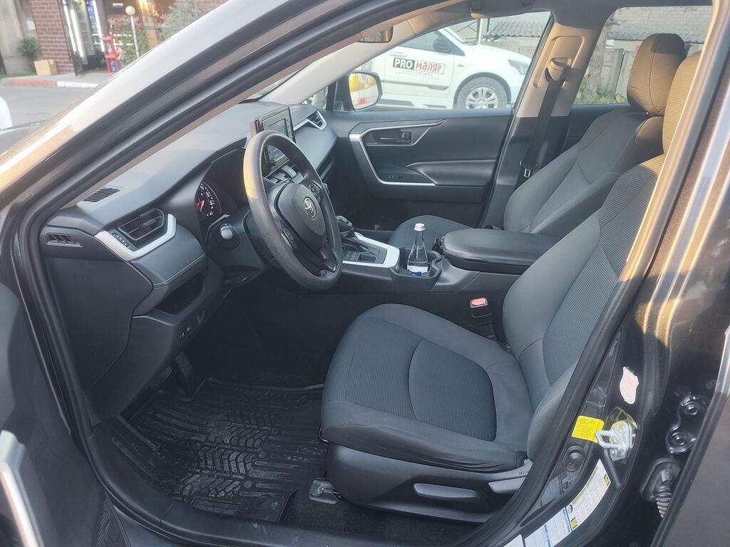 Toyota RAV4: 2019 г., 2.5 л, Автомат, Бензин, Внедорожник: фото 8
