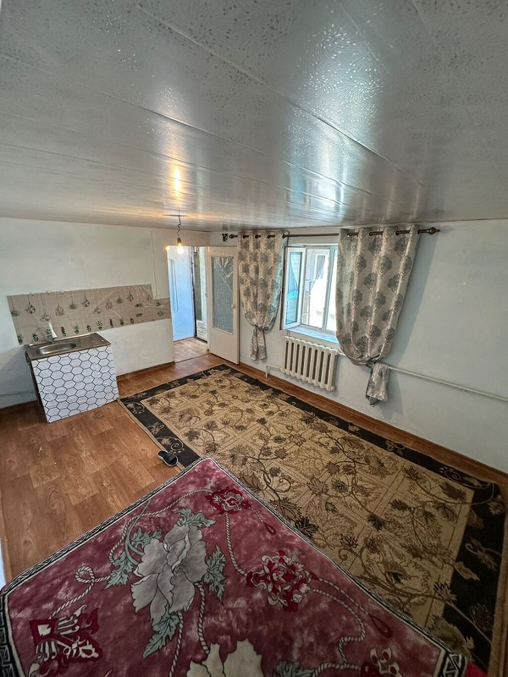 Квартира берилет 1 комната ичинде суу туалет диван бар кышында комур: фото 1