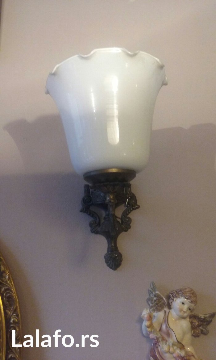 Rasveta: Zidna lampa u funkciji na lalafo.rs Zidna lampa u funkciji - Beograd