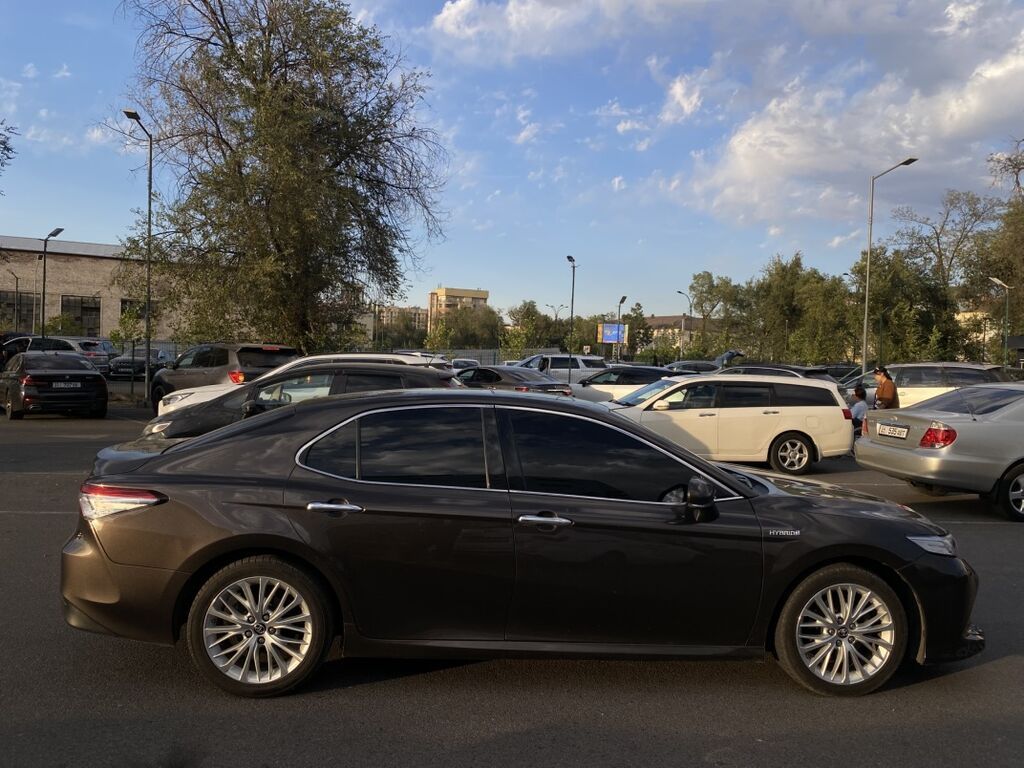 Toyota Camry: 2018 г., 2.5 л, Вариатор, Гибрид, Седан: фото 5