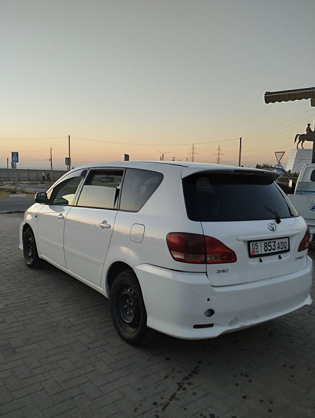 Toyota Ipsum: 2005 г., 2.4 л, Автомат, Бензин, Минивэн — фото 3