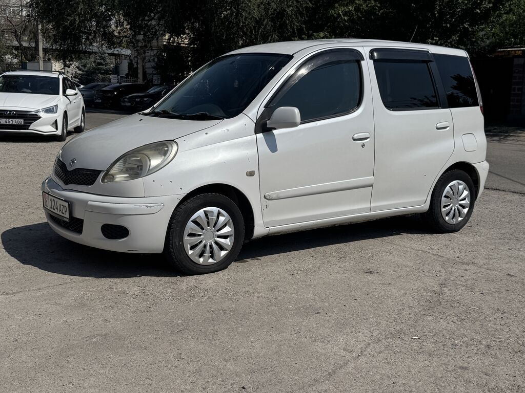 Toyota Funcargo 2003 г., 1.3 л, автомат: фото 4