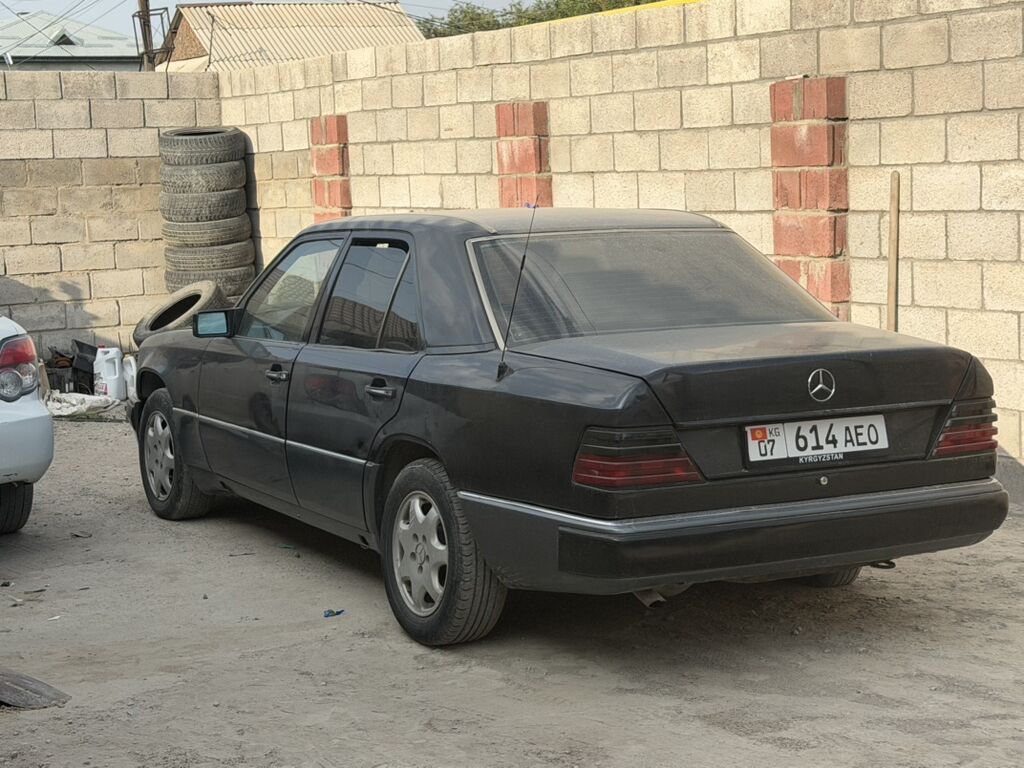 Mercedes-Benz W124: 1990 г., 2.3 л, Механика, Бензин, Седан: фото 1