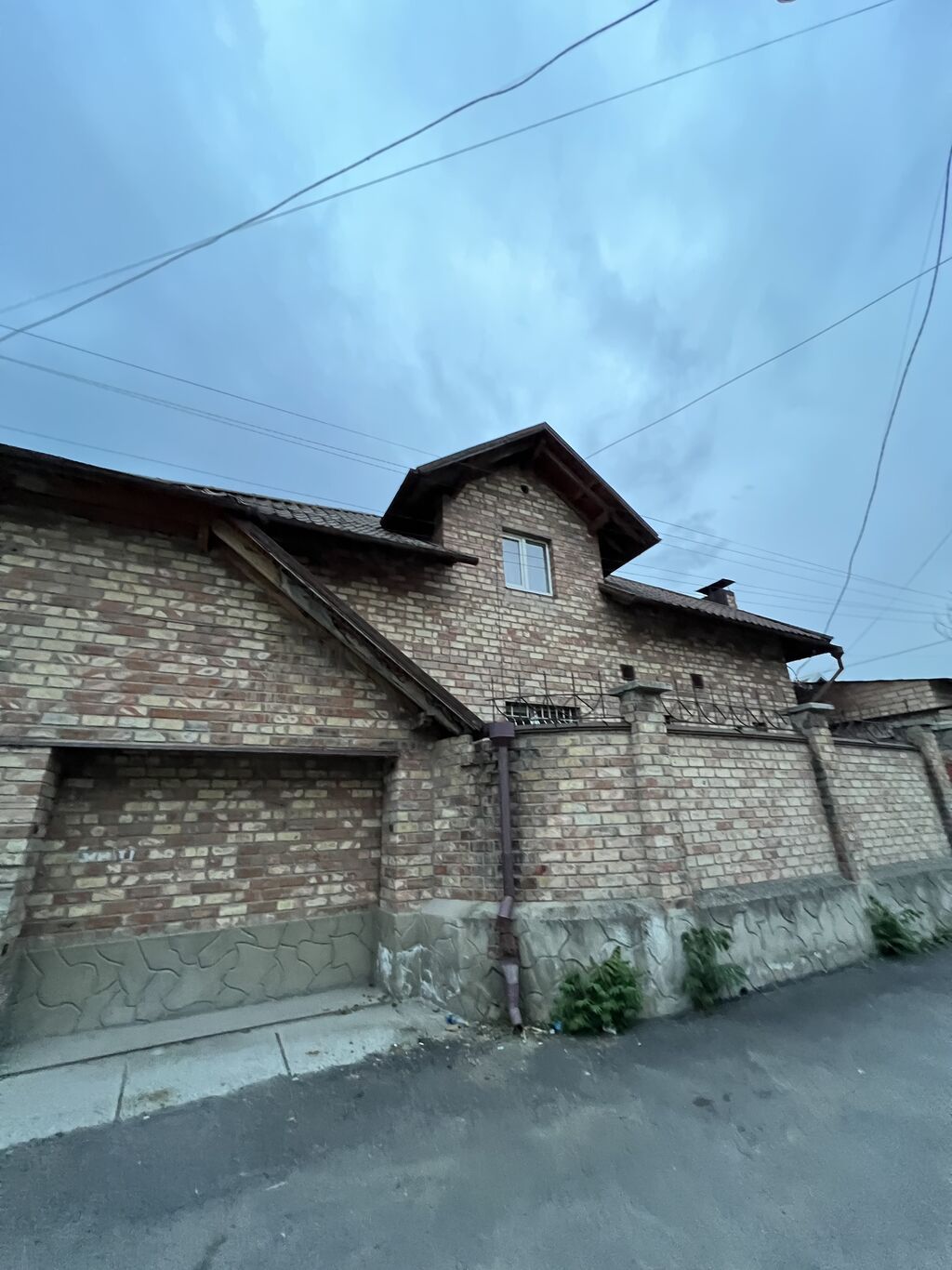 190 м², 6 комнат, Бронированные двери, Парковка, Забор, огорожен