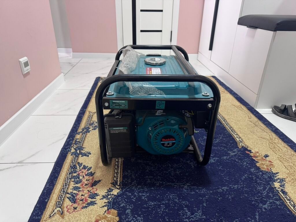 Продаётся новый бензиновый генератор Makita G5500LX. Аппарат абсолютно: фото 2