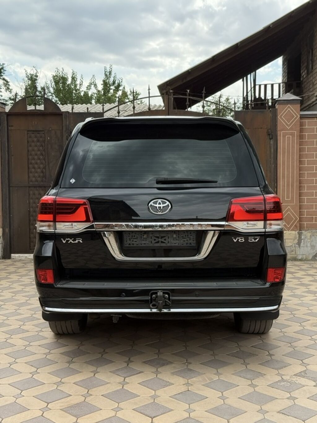 Toyota Land Cruiser: 2017 г., 5.7 л, Автомат, Бензин, Внедорожник: фото 5