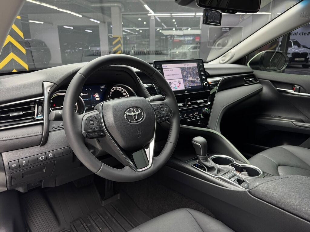 Toyota Camry: 2023 г., 2.5 л, Автомат, Гибрид, Седан: фото 7