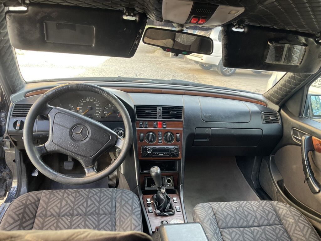 Mercedes-Benz C-Class: 1995 г., 2 л, Механика, Бензин, Седан: фото 7