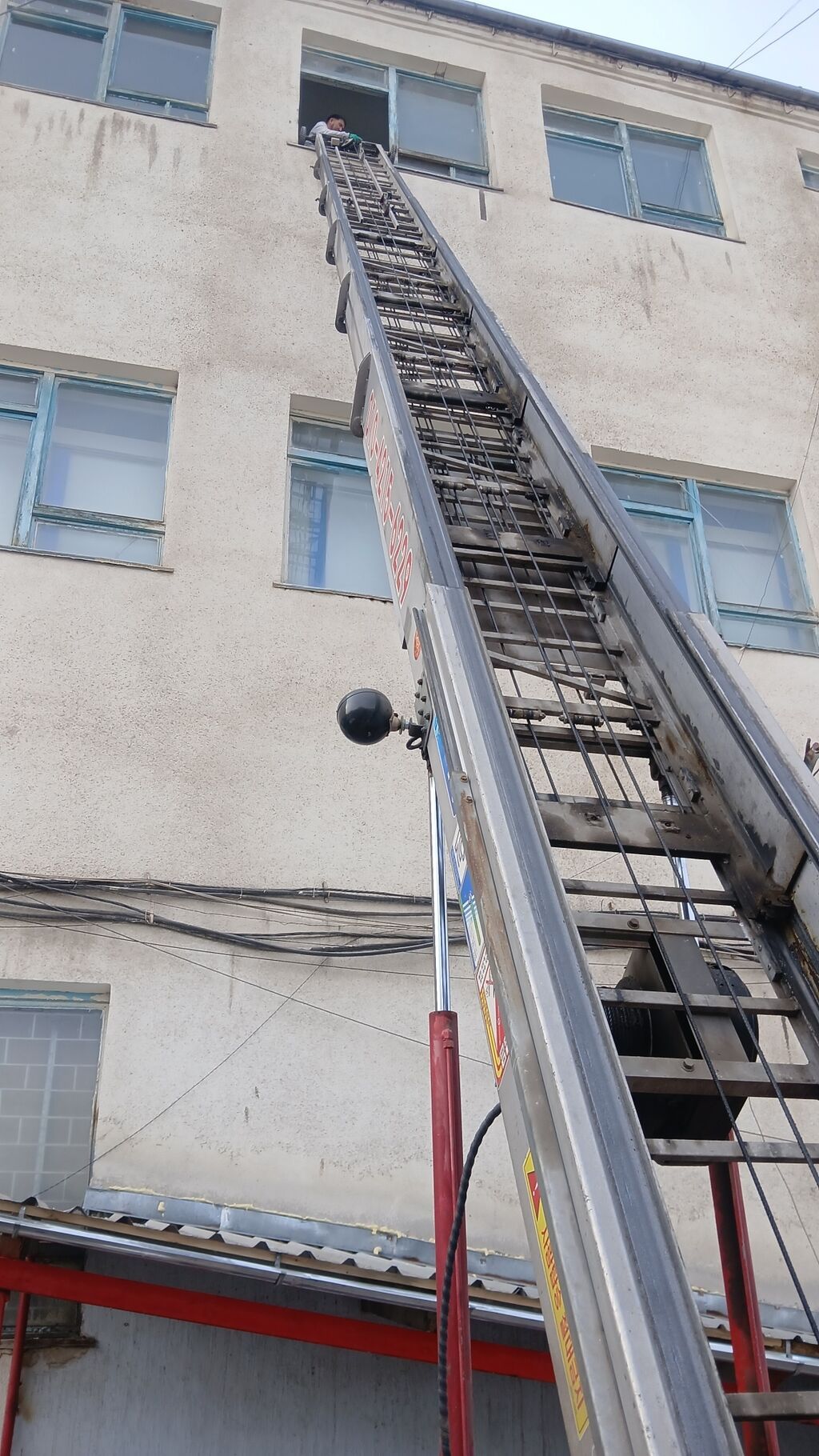 Услуги автолифта Автовышка кран (подъёмника грузов на этажи) -: фото 3