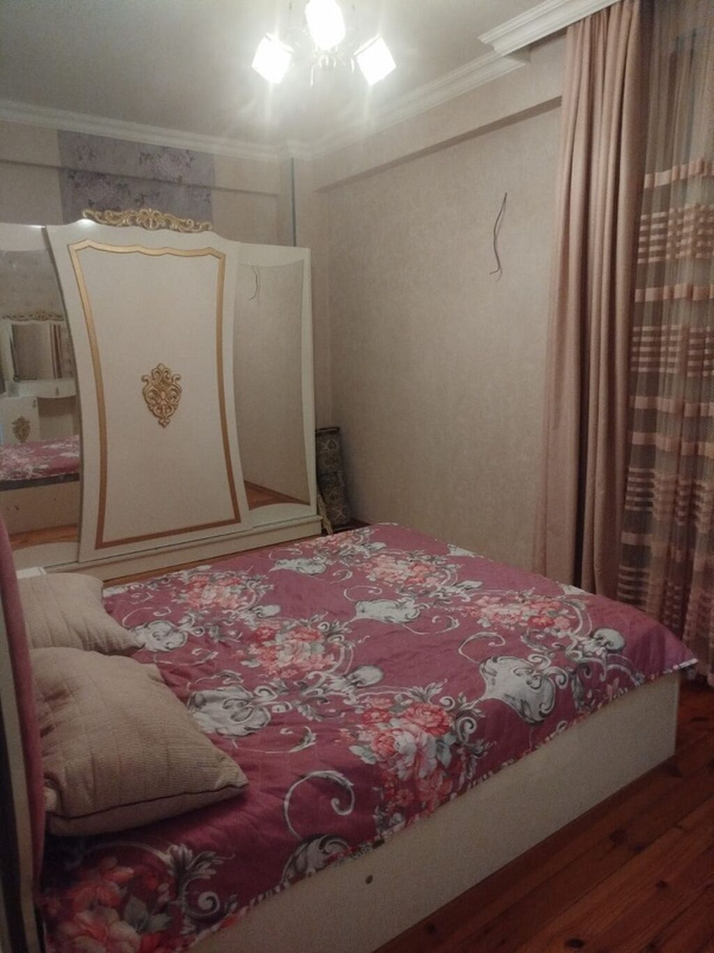 3 otaqlı mənzil – geniş və işıqlı Xüsusiyyətlər: - Böyük qonaq otağı